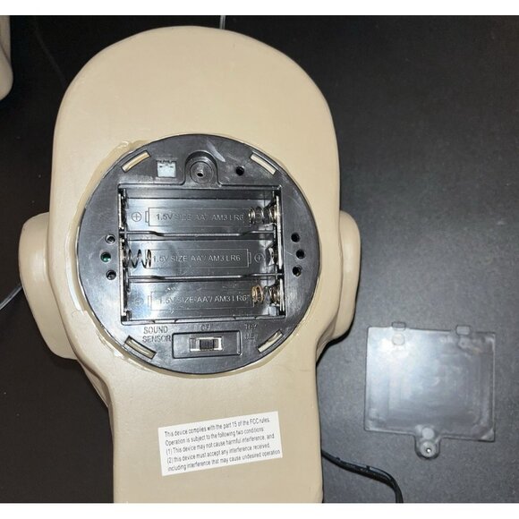 2010 Magic Power Halloween Zombie Lawn Stakes Sound Activated Lights Noise READ - Picture 9 of 14